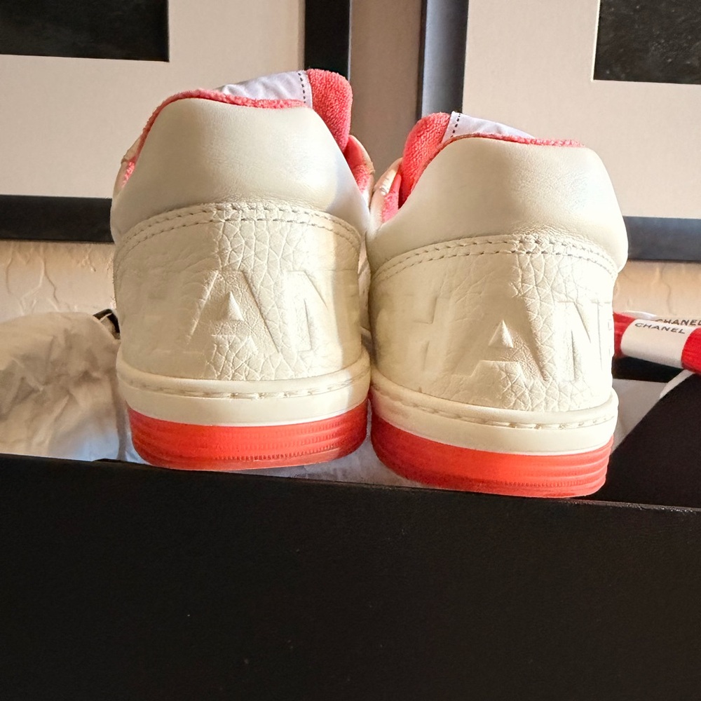 CHANEL Grained Calfskin Fabric Womens Logo Sneakers 39 White Red - Picture 8 of 15